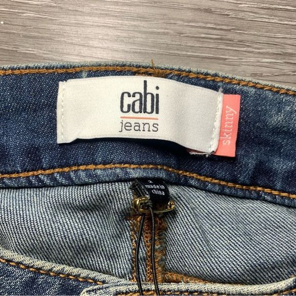 NWT CABI Medium Washed Destructed Skinny Jeans (Size 2) - Picture 4 of 16